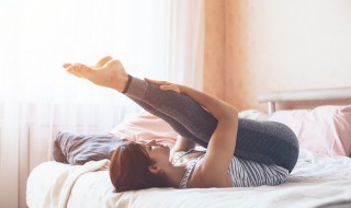 侧腰的赘肉怎么减（侧腰的赘肉怎么减动作）