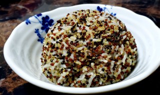 铁锅蒸藜麦饭的做法 铁锅蒸藜麦饭的做法视频