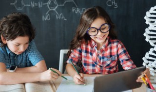 下笔成章是什么意思 落笔成章什么意思