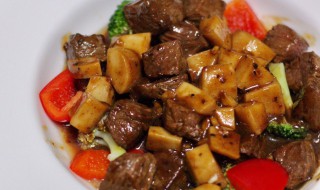 黑椒年糕牛肉粒的做法（黑椒年糕牛肉粒的做法视频）