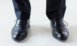 男人梦见鞋破了预示着什么 男人梦到鞋破了