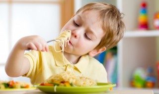 梦见老板请吃饭是什么意思 梦见老板请吃饭是什么意思周公解梦