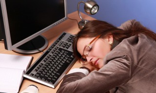 梦见和很多人在一起是什么意思（梦到和很多人在一起）