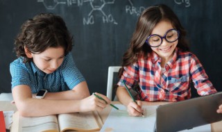 蹀躞不下是什么意思 罖塦㝶不牮了什么意思