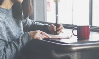 呛怎么读 呛一口水的呛怎么读