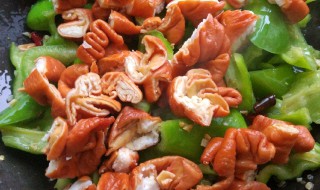 辣椒炒大肠的做法 辣椒炒大肠的做法视频