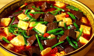 猪血炖豆腐的家常做法 猪血炖豆腐的家常做法窍门