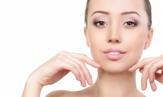 冬天脸上起皮是怎么回事（一到冬天脸就起皮怎么回事）