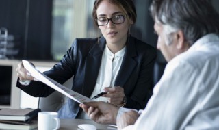 嫩绿的意思是什么（嫩绿的意思是什么《春》一文中的）