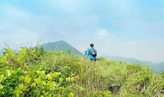 早上爬山的美好句子（早上爬山的美好句子图片）