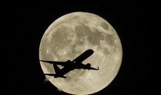 超级月亮是什么颜色（超级月亮的颜色）