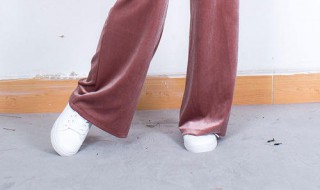 丝绒裤搭配什么鞋（丝绒裤搭配什么鞋好看）