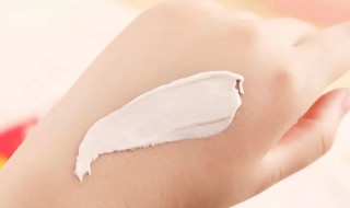 护臀膏可以擦脖子吗（婴儿护臀膏可以擦脖子吗）