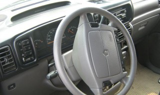 汽车方向盘构成（汽车方向盘构成图片）