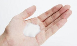 男士护肤品先涂乳液还是水（男士先抹水还是乳液）