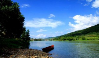 江水两岸景色怎么描述（江水两岸景色怎么描述句子）