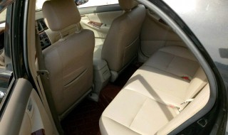 丰田花冠的后排座椅如何自己拆下来?（丰田花冠后排座椅怎么拆）