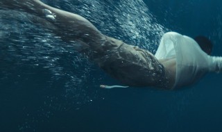 演员在水下怎么拍的戏（演员在水下是怎么拍的）