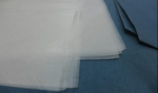 透明油纸想粘在墙上（透明油纸想粘在墙上怎么弄）