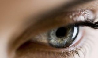 如何消除眼部皱纹（怎么消除眼部的皱纹）