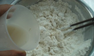 凉皮的面怎么活（凉皮的面怎么活面）