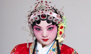 梦见别人画脸唱戏剧是什么意思 梦见自己画花脸唱戏