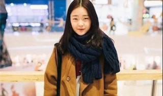 姜黄色大衣搭配什么颜色的围巾（姜黄色衣服搭什么颜色围巾）