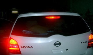 制动灯灯光的颜色应为（制动灯灯光的颜色应为(）