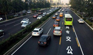 公交车每小时行驶多少千米（公交车一小时行驶多少米）