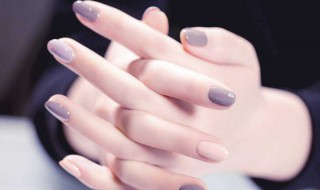 美甲最后一层涂的是什么（做美甲最后一层涂的是什么）