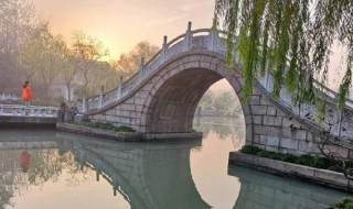 扬州瘦西湖内有一座什么桥（扬州瘦西湖内有一座什么桥,被誉为交通桥）