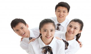 网络上流行的年上年下什么意思（网络上的年上年下是什么意思）