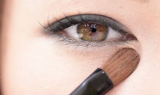 颧骨高该如何化妆（颧骨高该如何化妆技巧）