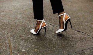 渔网袜搭配什么鞋子（渔网袜搭配什么鞋子女）