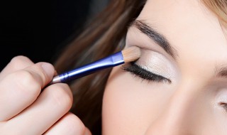 怎样预防眼影膏变干（眼线膏干了有什么妙招）