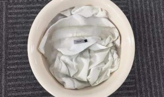 变黄的衣服如何焕然一新（新衣服洗完变黄）