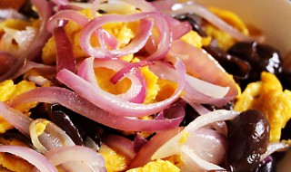 洋葱木耳炒鸡蛋的家常做法 洋葱木耳炒鸡蛋的家常做法窍门