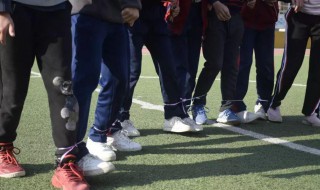 两人三足怎样走得快（两人三足怎样走得快一点）