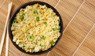 米饭不放东西怎么炒简单又好吃 炒米饭什么都不放