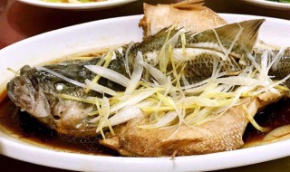 清蒸鲈鱼的做法怎么做最好吃 清蒸鲈鱼的做法怎么做最好吃视频