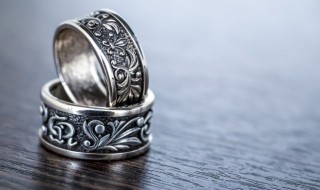 银饰可以用盐水泡吗 银饰可以用盐水泡吗有毒吗