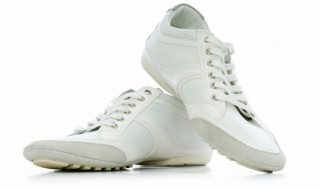 白色鞋边渗入辣椒油怎么清理（白色鞋边渗入辣椒油怎么清理干净）