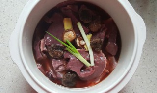 枣仁炖猪心有什么功效 枣仁炖猪心有什么功效和作用