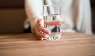 开水里面有白色沉淀能喝吗（开水里有白色沉淀物能喝吗）