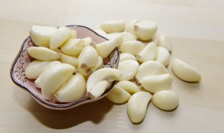 女性吃大蒜的5大好处（女性吃大蒜的5大好处是）