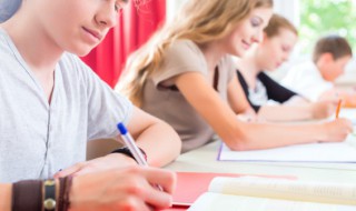 心比天高的意思（心比天高的意思和造句）