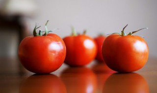 鸡蛋番茄汤的做法（丝瓜鸡蛋番茄汤的做法）