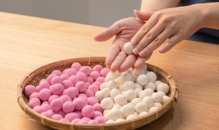酒酿彩色小汤圆的做法（酒酿小汤圆图片）