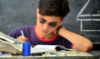 饥饿的饿组词（饥饿的饿组词怎么写）