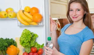 电冰箱冷藏室结冰是怎么回事 电冰箱冷藏室结冰是怎么回事?